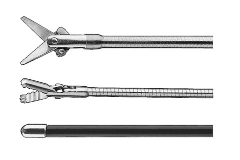 Fig.4 - I comuni accessori utilizzati per la dissezione in corso di NOTES; dall’alto la forbice (KARL STORZ 13254LS), la pinza da presa (KARL STORZ 11002KX) e il coagulatore monopolare a palla (KARL STORZ 13765K).